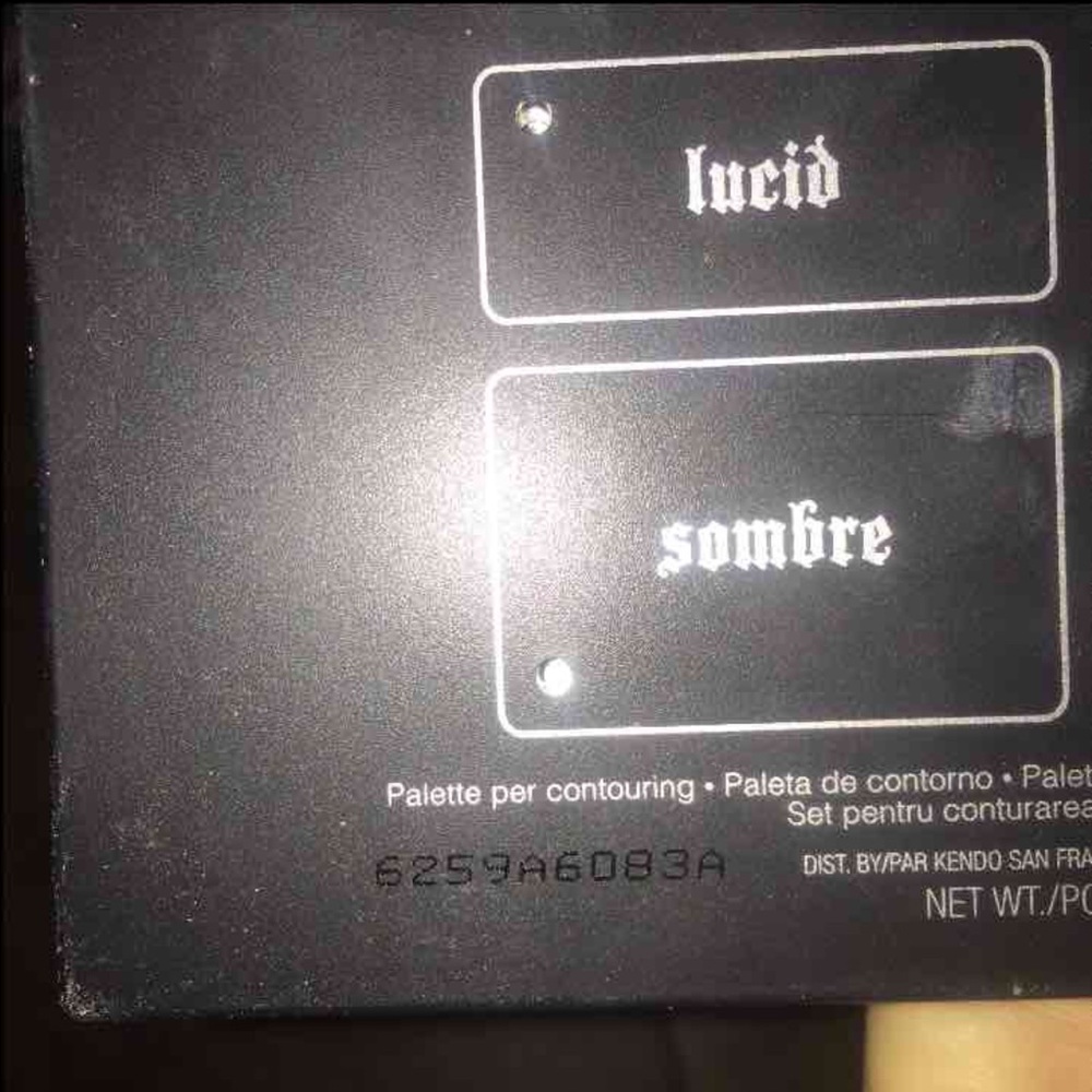 SALE Kat Von d contour refillable palette - Picture 3 of 4