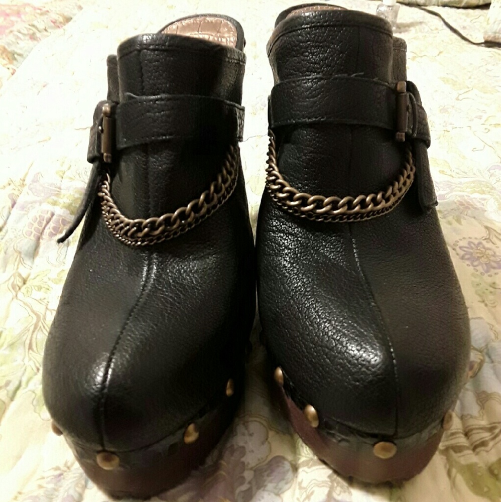 Sexy black leather clogs
