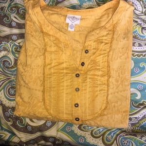 🎈St. John's bay gold 3/4 sleeve top 🎈