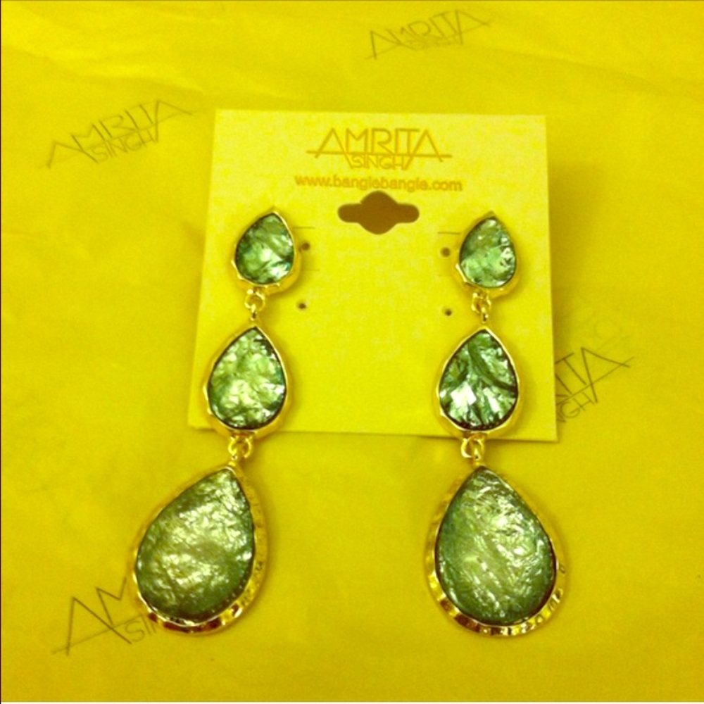 Amrita Singh Earrings to Leann