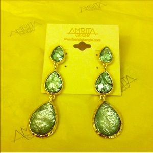 Amrita Singh Earrings to Leann