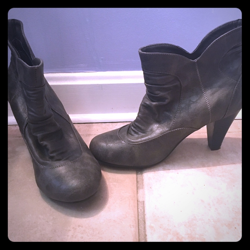 Madden Girl Gray booties