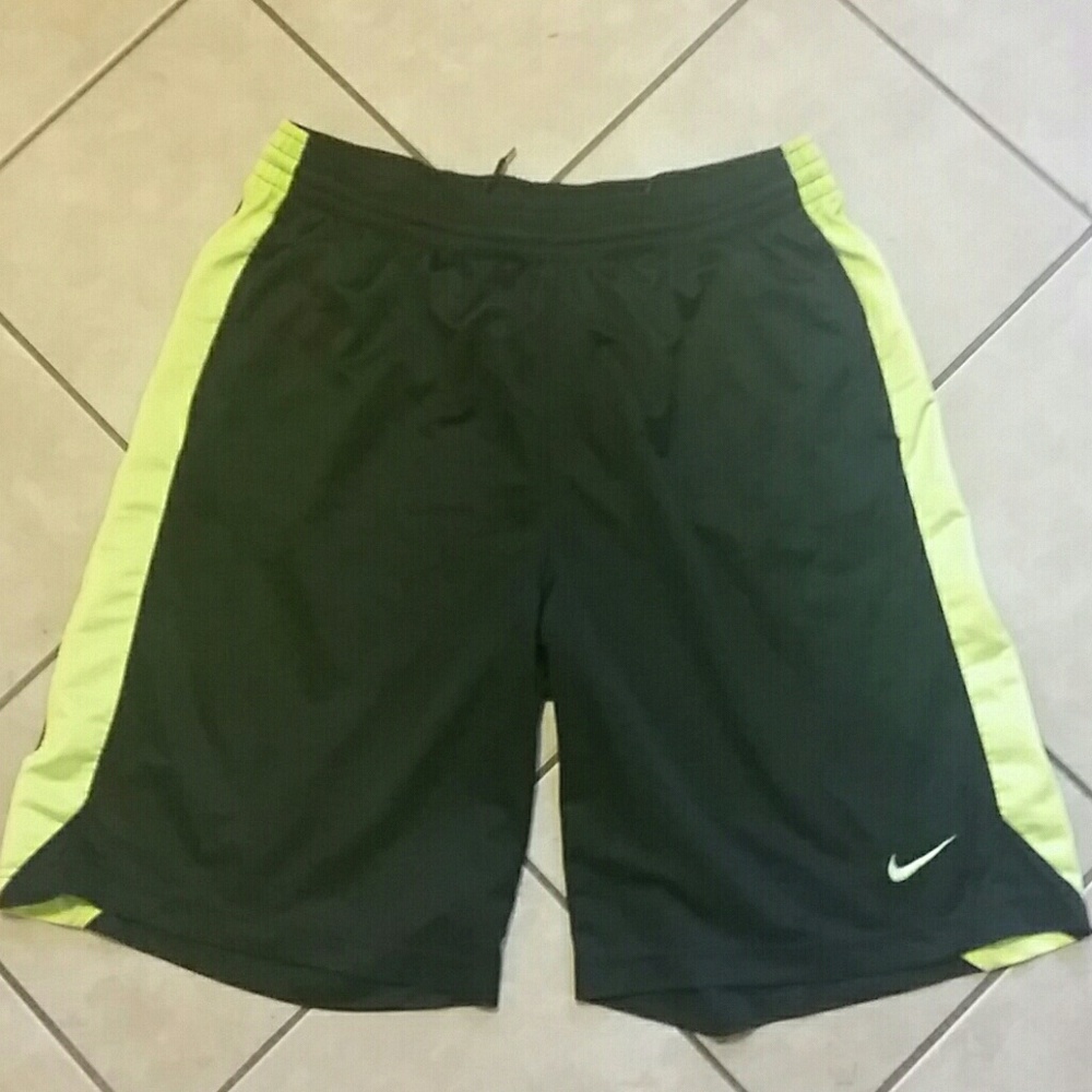 Nike basketball  short black and volt trim