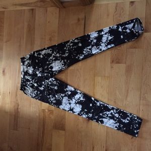 black and white tie dye leggings