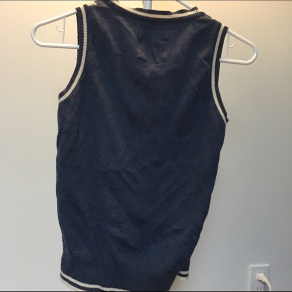 Soft button down vest - Picture 2 of 2