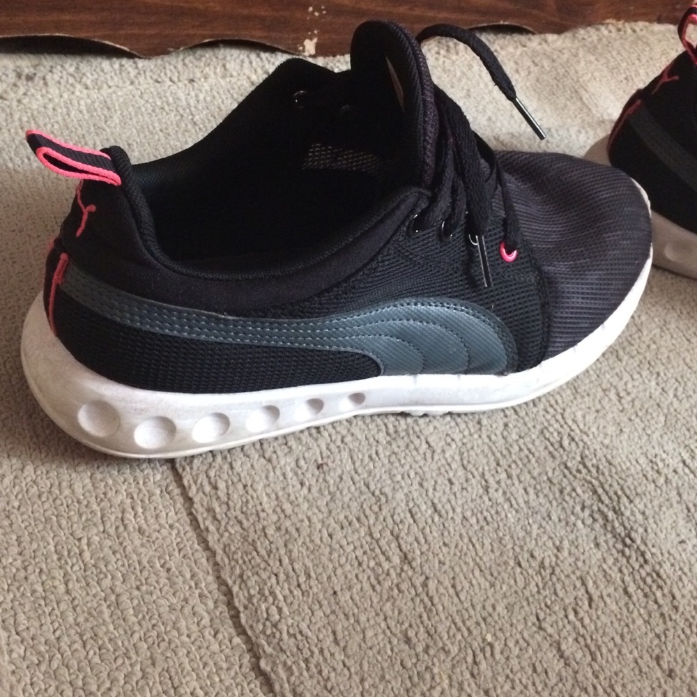 Black & Pink pumas