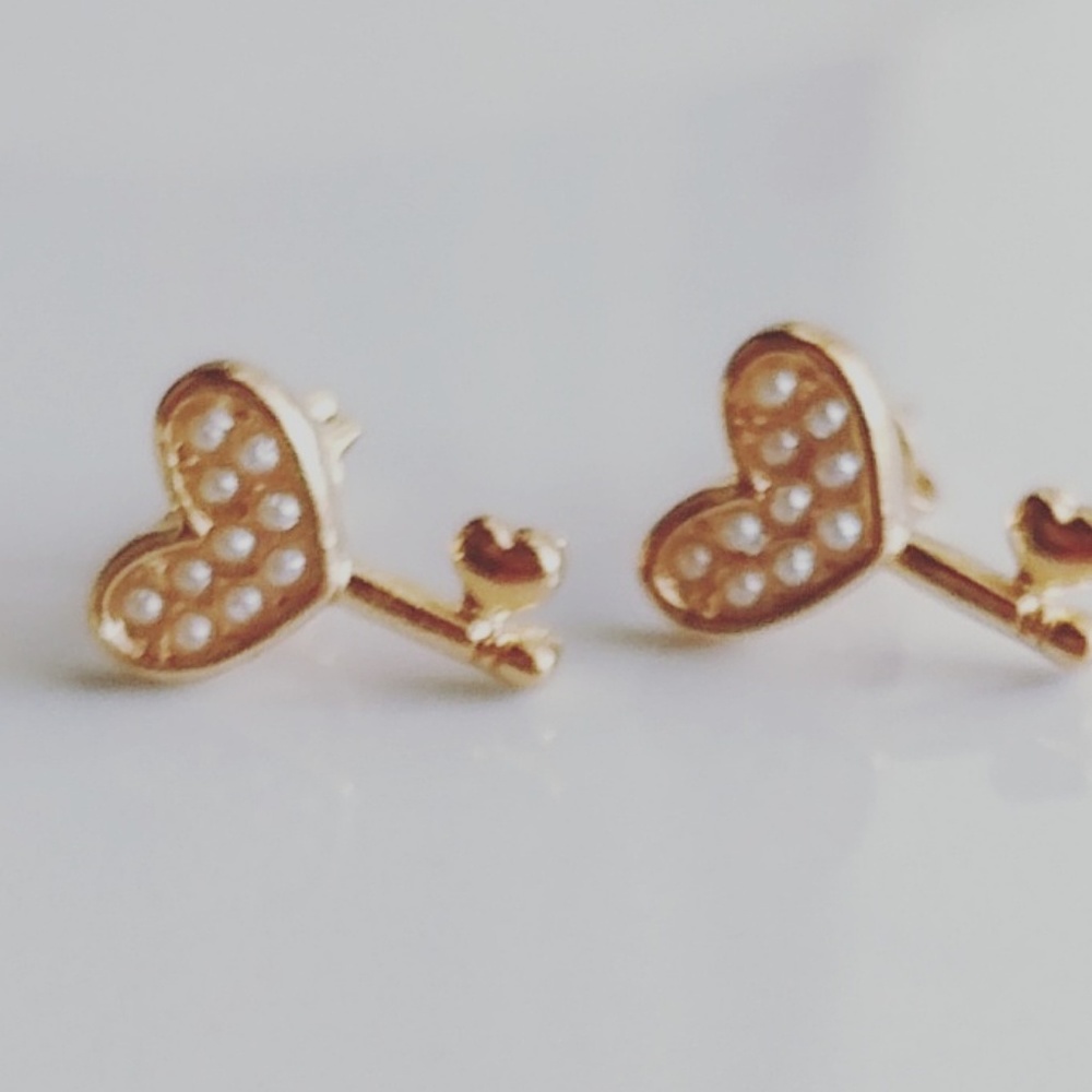 Dainty gold jewelry stud earrings