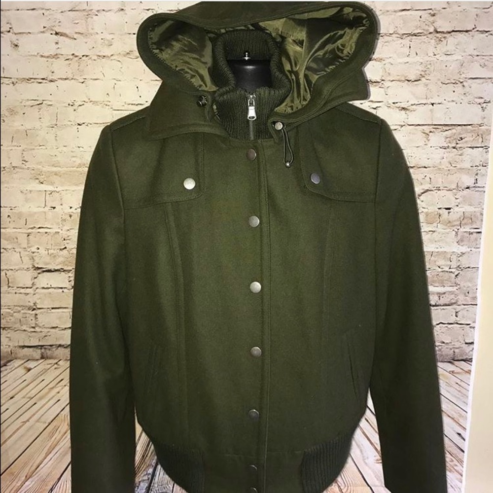 green jacket with hood 💥💥winter/summer sale💥💥