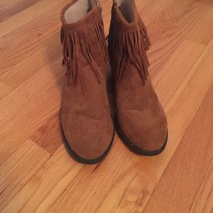 Tan/brown fringe boots