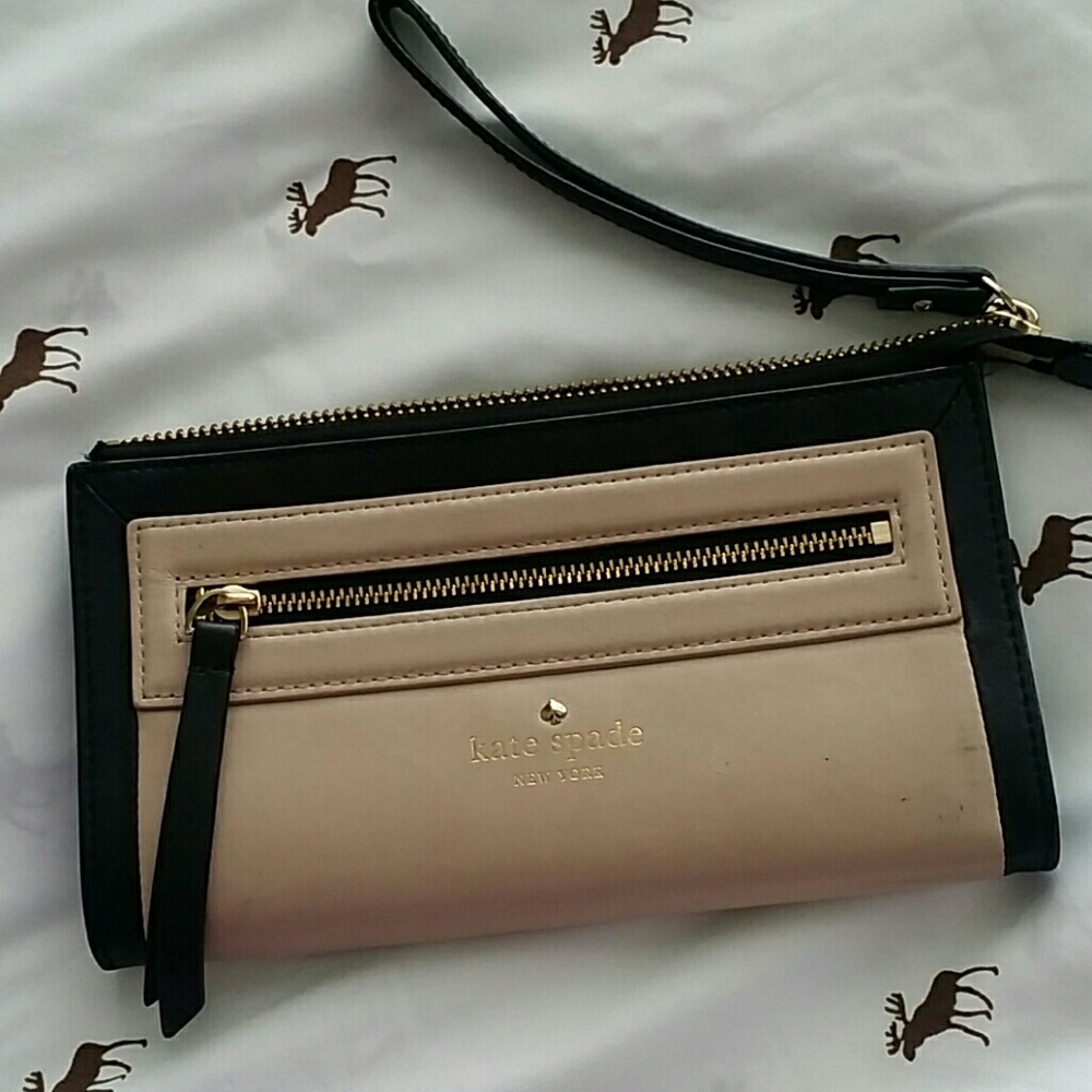 Kate spade black beige wristlet wallet