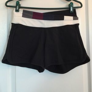 Lululemon size 6 shorts with inside pocket