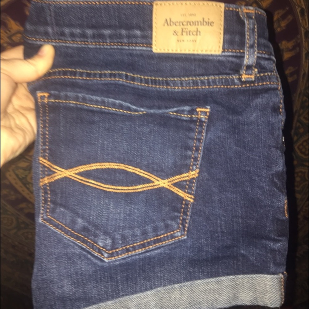 Abercrombie & fitch size 6 short dark wash shorts
