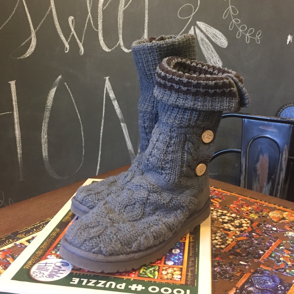 Grey sweater Uggs- Size 8