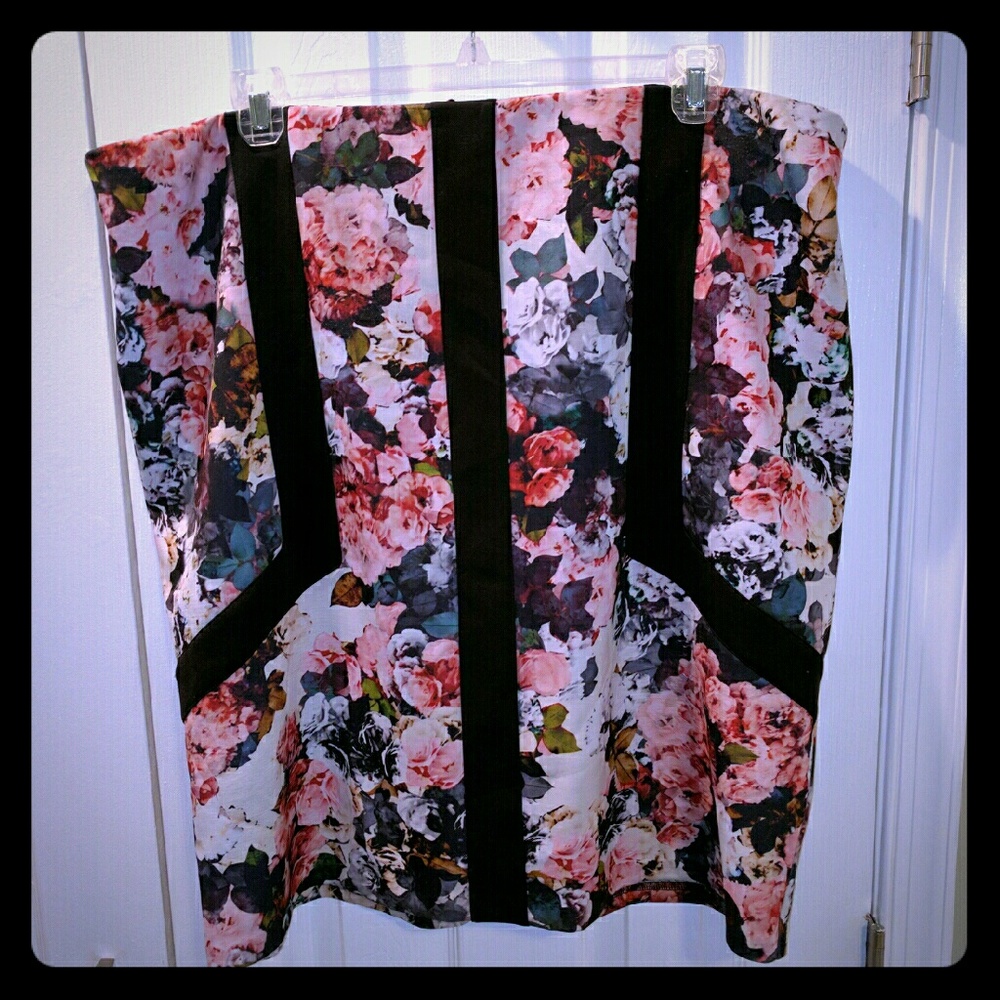 Plus Floral skirt with black band design