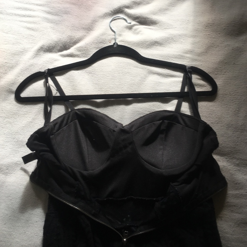 Romper - Picture 3 of 4