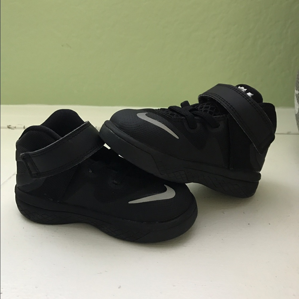 Nike Lebrons size 6C in near new condition!