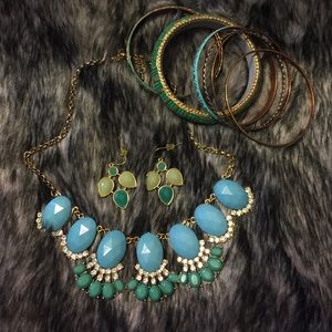 Statement necklace set