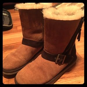 Women's Uggs, chestnut, size 7