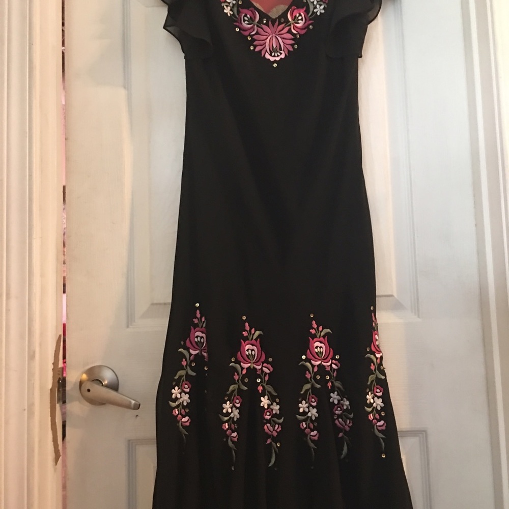 Black flowing simple clean. All black on back