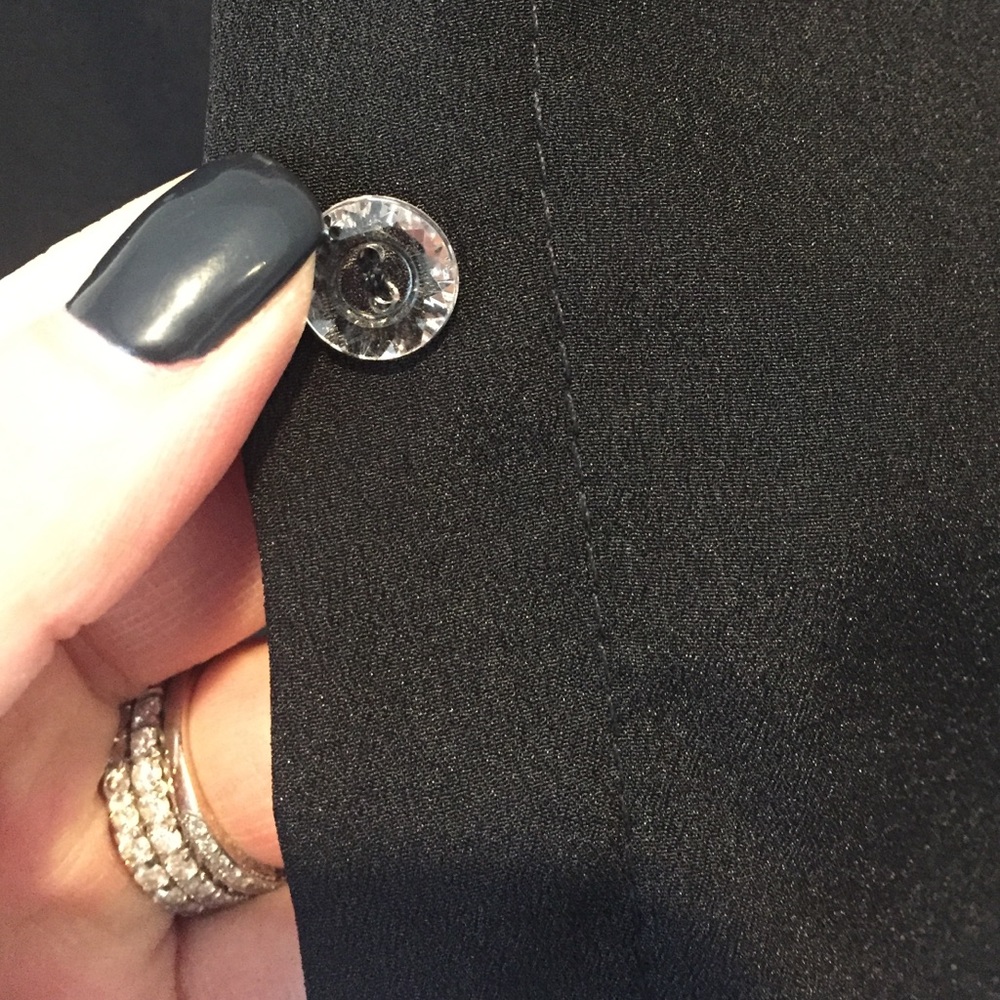 Button back blouse - Picture 2 of 4