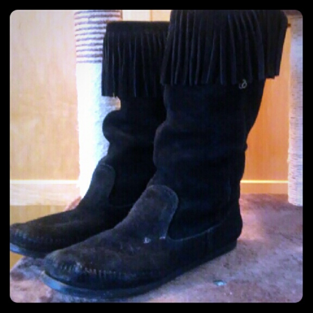 1 Tier Fringe Black Minnetonka Boots