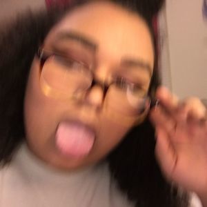 Meet your Posher, Desirae