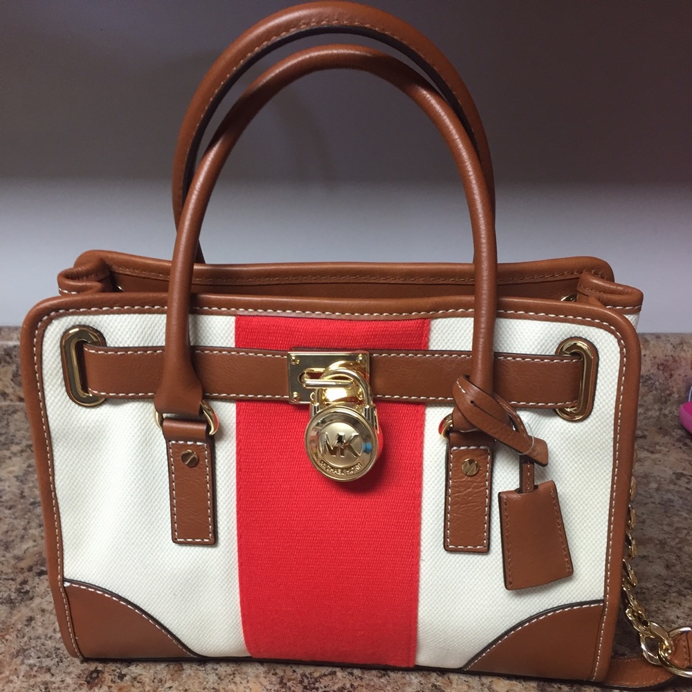 🎉HP🎉 2/19: ✅ SALE ✅ NWT Michael Kors purse.