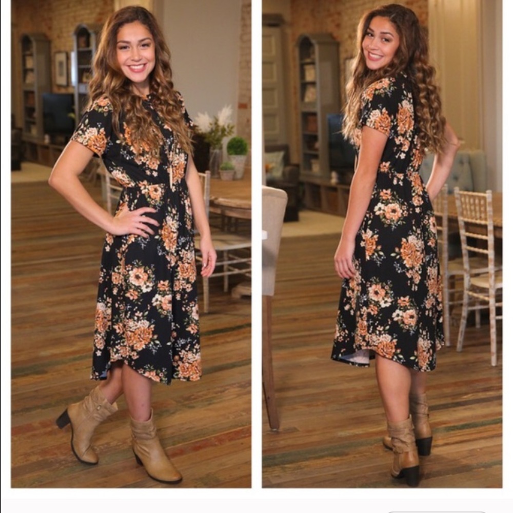 🖤LAST ONE🖤 Soft Floral brushed knit dress!