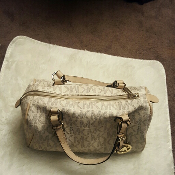 Micheal Kors tot - Picture 2 of 4