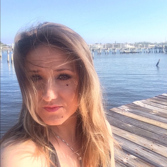 Meet your Posher, Crystal - Picture 2 of 2