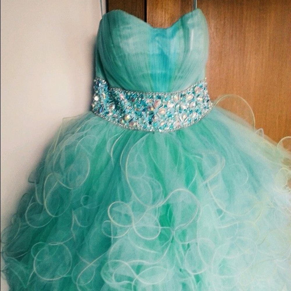PROM DRESS! - Picture 3 of 4