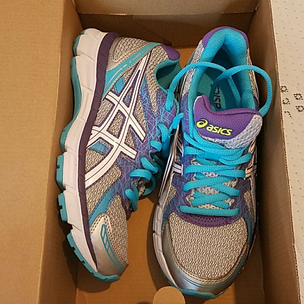Women's  gel excite 2  asics running shoes size 5