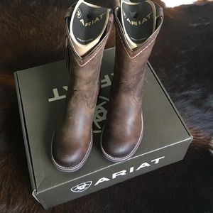 Ariat Unbridled Roper Boots