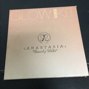 Anastasia Beverly Hills that glow kit