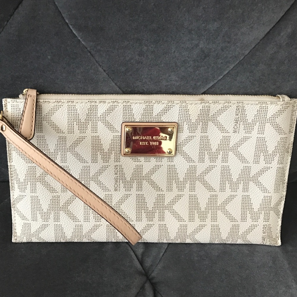 Michael Kors wristlet