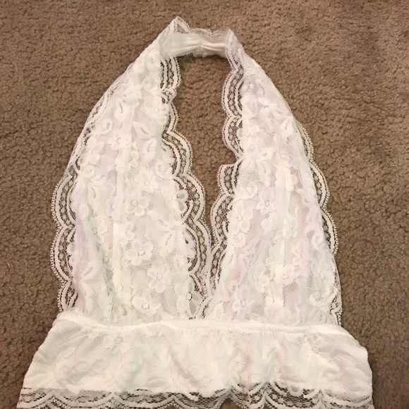 Lace crop top. - Picture 1 of 2