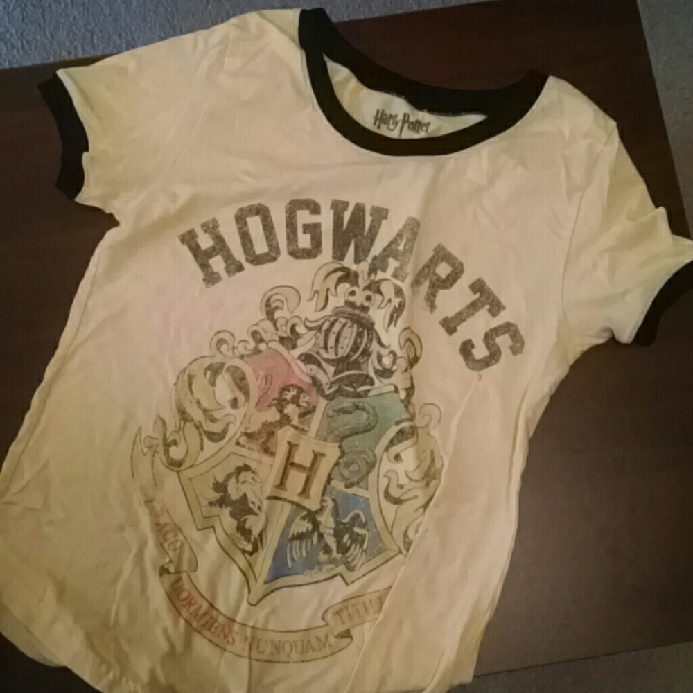 Hogwarts graphic tee