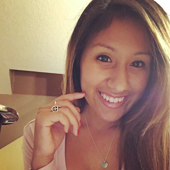 Meet your Posher, Esmeralda - Picture 1 of 1