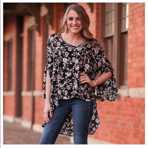 🖤 LAST ONE 🖤 Black Floral High-Low Top! - Picture 2 of 3
