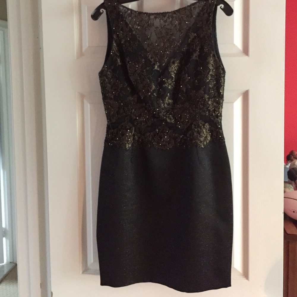 Carmen Marc Valvo Black/Gold cocktail Dress