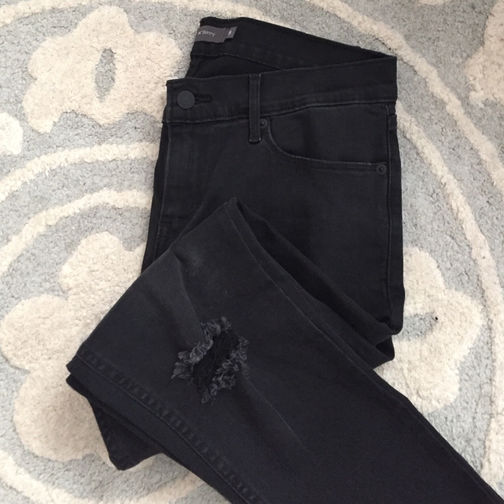 Levi's black  distressed  skinnies