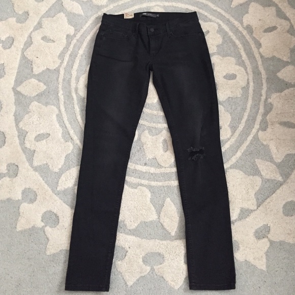 Levi's black  distressed  skinnies - Picture 2 of 3