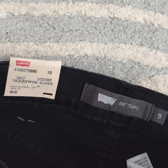 Levi's black  distressed  skinnies - Picture 3 of 3