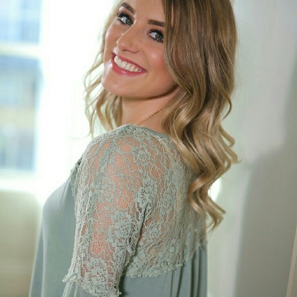 CLEARANCE NWT SAGE & LACE TUNIC - Picture 2 of 2