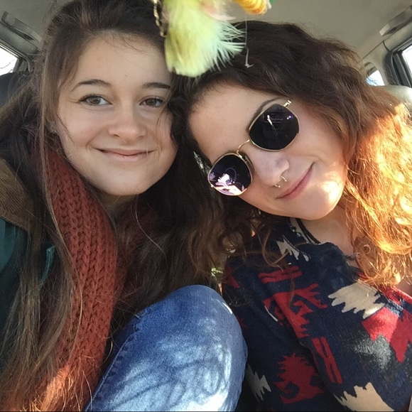 Meet your Posher, Kaitlyn - Picture 3 of 3