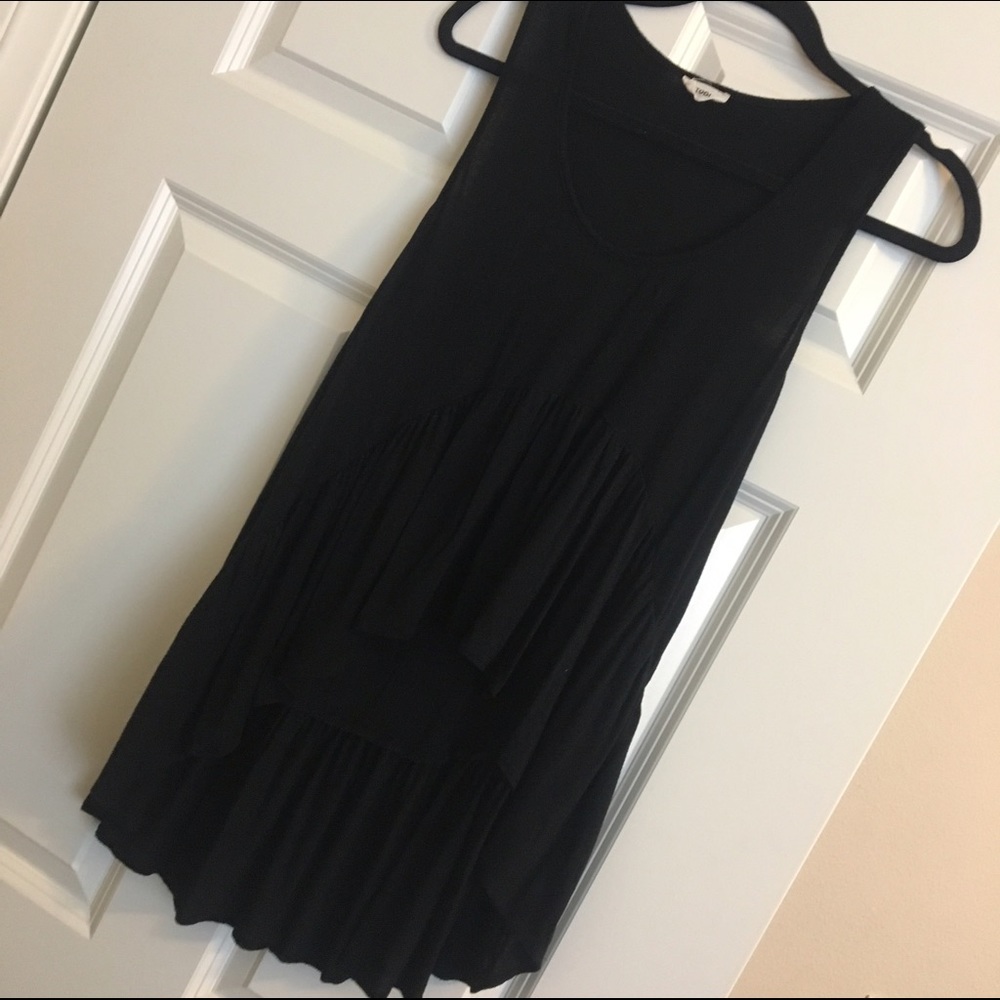 Black high low shirt
