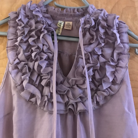 Light Purple Sleeveless Blouse - Picture 2 of 2