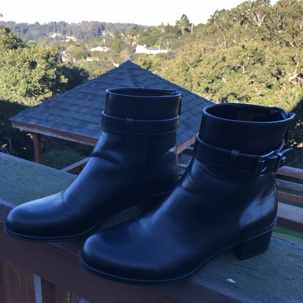 BLACK BANDOLINO LEATHER ANKLE BOOTS