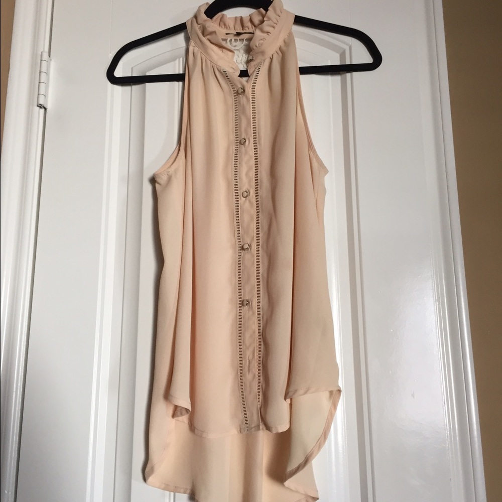 🌻Beautiful Sheer, peach top with lace back