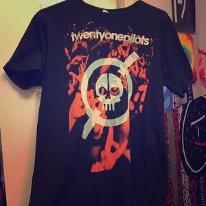 Large Twenty one pilots band tee |-/